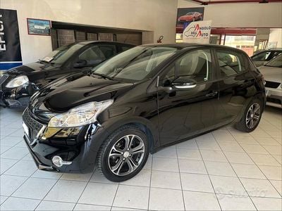 Usata Peugeot 208 Allure 75 CV (55 kW) 2015 Nero Utilitaria