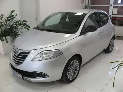 Usata Lancia Ypsilon Gold 86 CV (63 kW) 2011 Argento Utilitaria