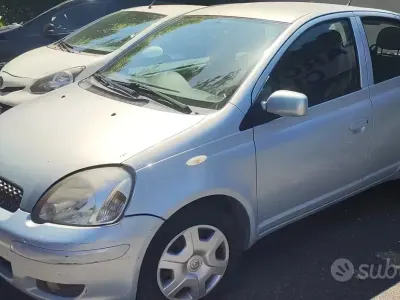 Usata Toyota Yaris 87 CV (63 kW) 2004 Blu Berlina