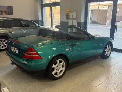 Usata Mercedes SLK200 136 CV (100 kW) 1997 Blu Cabrio