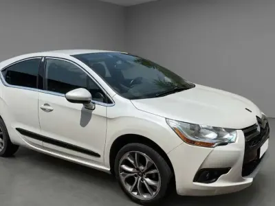 Usata Citroën DS4 So Chic 120 CV (88 kW) 2015 Bianco Utilitaria