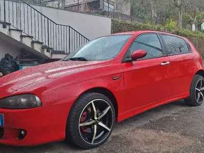 Usata Alfa Romeo 147 140 CV (102 kW) 2004 Rosso Utilitaria