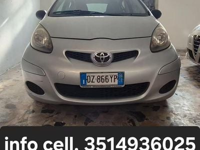 Usata Toyota Aygo Sol 68 CV (50 kW) 2010 Argento Utilitaria