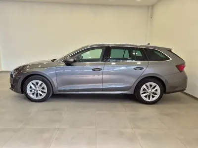 Usata Skoda Octavia Executive 116 CV (85 kW) 2023 Grigio Station wagon