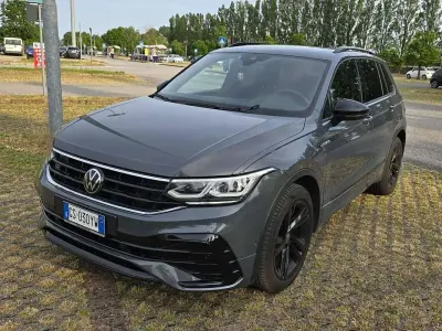 Usata VW Tiguan R-line 150 CV (110 kW) 2024 Nero SUV