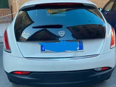 Usata Lancia Delta 120 CV (88 kW) 2012 Bianco Utilitaria