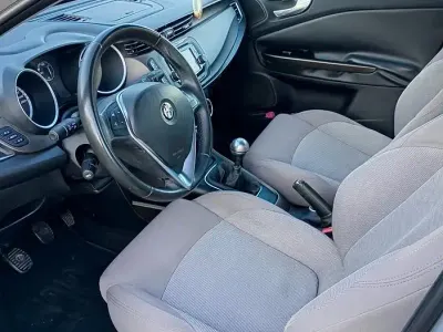 Usata Alfa Romeo Giulietta 109 CV (80 kW) 2013 Grigio Utilitaria