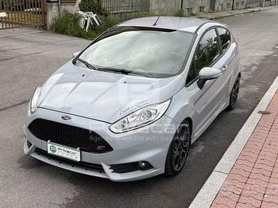 Begagnad Ford Fiesta ST200 200 HK (147 kW) 2017 Grå Halvkombi