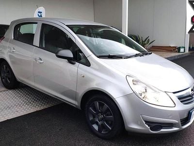 Usado Opel Corsa 74 HP (54 kW) 2009 Cinzento Citadino