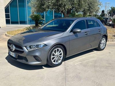 Grigio Usata 2020 Mercedes A180 Berlina | 21.900 € (Buon prezzo)