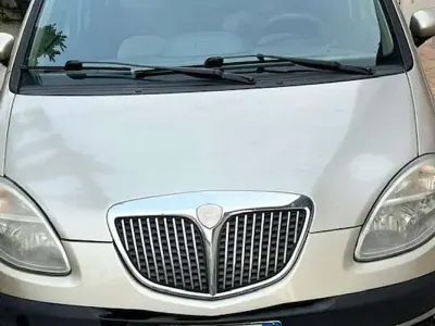 Usata Lancia Musa 95 CV (69 kW) 2007 Oro Monovolume