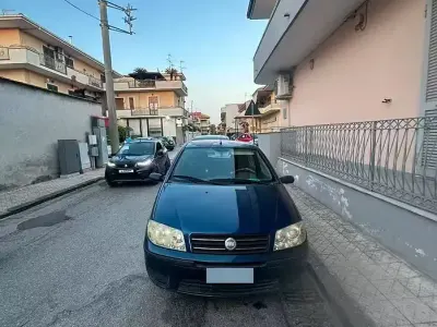 Usata Fiat Punto 60 CV (44 kW) 2005 Bluazzurro Utilitaria