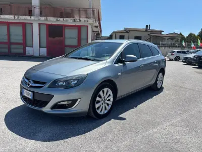 Usata Opel Astra Cosmo 131 CV (96 kW) 2014 Grigio Station wagon