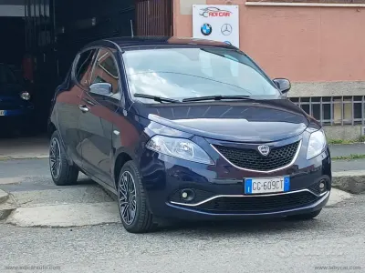Usata Lancia Ypsilon 69 CV (50 kW) 2021 Blu Utilitaria