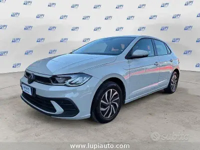 Usata VW Polo Life 95 CV (69 kW) 2023 Grigio Utilitaria