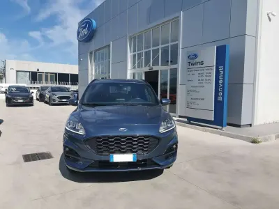 Usata Ford Kuga ST-Line 152 CV (111 kW) 2023 Chrome blue SUV