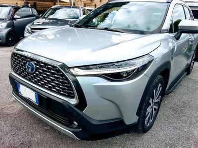 Usata Toyota Corolla Cross Lounge 197 CV (144 kW) 2022 Bianco SUV