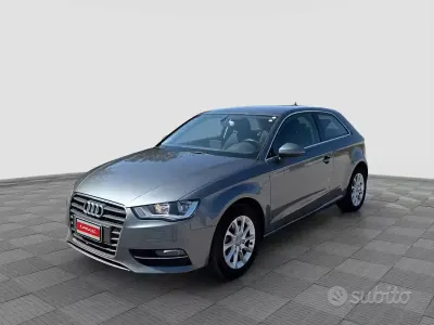 Usata Audi A3 Young 105 CV (77 kW) 2013 Grigio