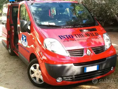Usata Renault Trafic 100 CV (73 kW) 2009 Rosso Monovolume