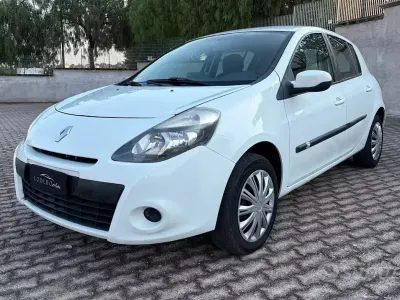 Usata Renault Clio II Dynamique 75 CV (55 kW) 2011 Bianco Berlina
