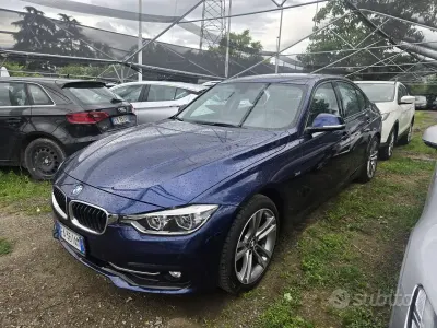 Usata BMW 318 Sport Line 150 CV (110 kW) 2015 Blu Berlina