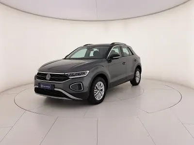 Usata VW T-Roc Life 116 CV (85 kW) 2025 Indium grey metallizzato nero SUV