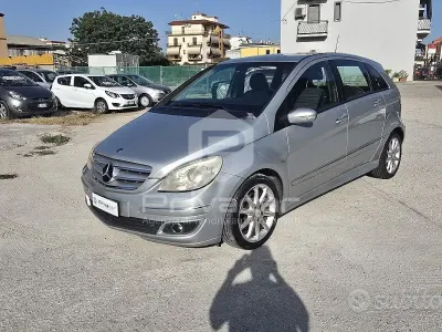 Usata Mercedes B200 140 CV (102 kW) 2007 Grigio Monovolume