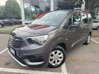 Usata Opel Combo Life Innovation 131 CV (96 kW) 2020 Grigio perla Monovolume