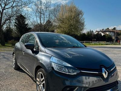 Usado Renault Clio IV 75 CV (55 kW) 2017 Gris Berlina