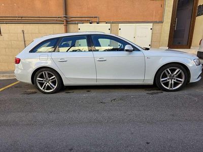 Begagnad Audi A4 Business 143 HK (105 kW) 2012 Vit Kombi