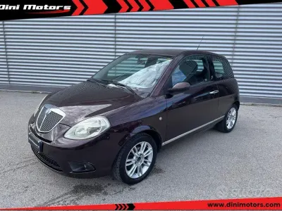 Usata Lancia Ypsilon 75 CV (55 kW) 2007 Viola Utilitaria