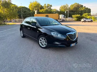 Usata Lancia Delta Gold 120 CV (88 kW) 2013 Marrone Utilitaria