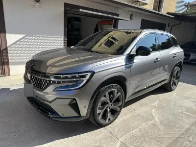 Usata Renault Austral Iconic Esprit Alpine 130 CV (95 kW) 2023 Grigio SUV