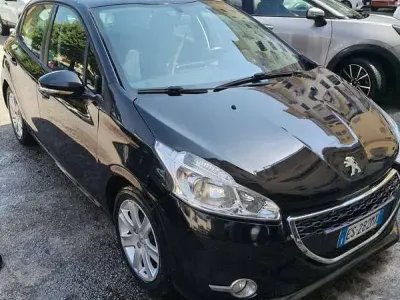 Usata Peugeot 208 Access 82 CV (60 kW) 2013 Nero Utilitaria