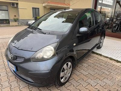 Usata Toyota Aygo Sol 67 CV (49 kW) 2006 Grigio Utilitaria