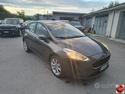 Usata Ford Fiesta 85 CV (62 kW) 2017 Grigio Utilitaria
