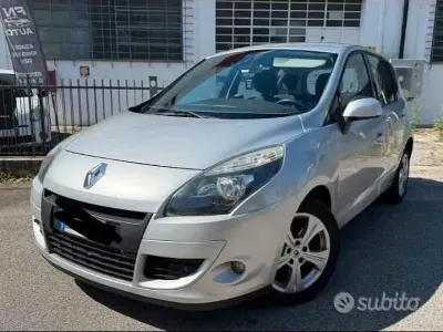 Usata Renault Scénic III 106 CV (77 kW) 2011 Grigio Monovolume