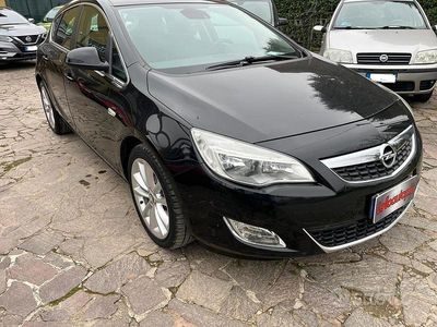 Usata Opel Astra Cosmo 140 CV (102 kW) 2010 Nero Berlina