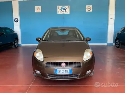Usata Fiat Grande Punto Dynamic 69 CV (50 kW) 2009 Marrone Utilitaria