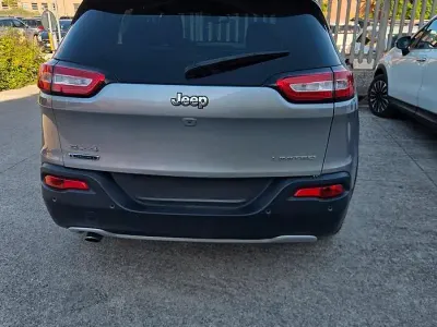 Usata Jeep Cherokee 140 CV (102 kW) 2015 Grigio SUV
