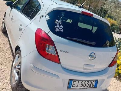 Usata Opel Corsa Cosmo 95 CV (69 kW) 2011 Bianco Utilitaria