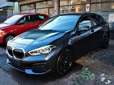 Usata BMW 118 Advantage 151 CV (111 kW) 2021 Grigio Utilitaria