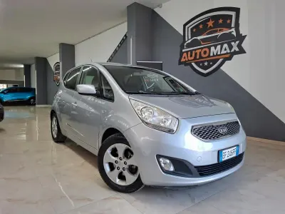 Usado Kia Venga EX 90 CV (66 kW) 2010 Plateado Utilitario