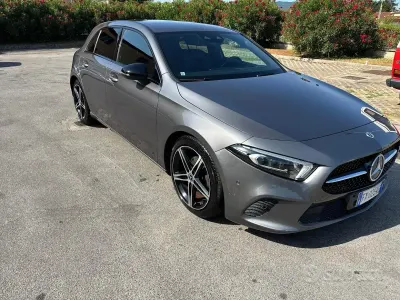Usata Mercedes A180 116 CV (85 kW) 2019 Grigio Berlina