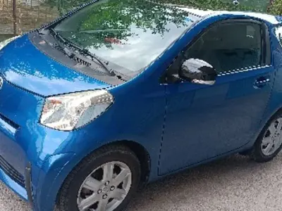Usata Toyota iQ 68 CV (50 kW) 2012 Blu/azzurro Utilitaria