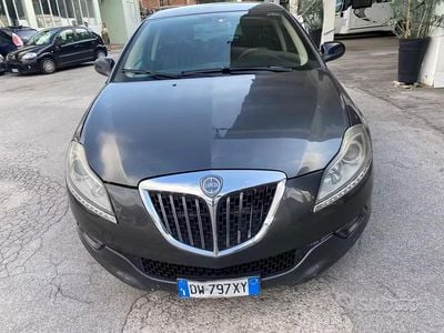 Usado Lancia Delta 120 CV (88 kW) 2008 Gris Utilitario