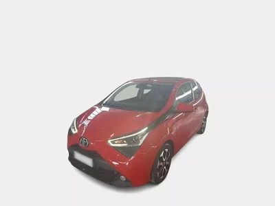 Begagnad Toyota Aygo X-wave 72 HK (52 kW) 2021 Röd Halvkombi