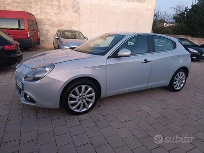 Begagnad Alfa Romeo Giulietta 120 HK (88 kW) 2014 Grå Halvkombi