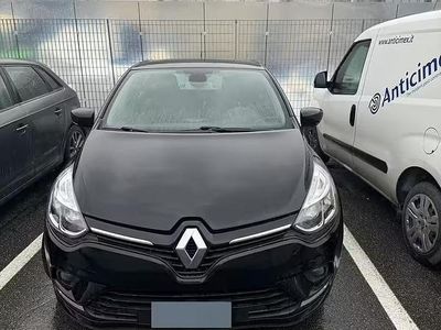 Begagnad Renault Clio IV 73 HK (53 kW) 2018 Svart Sedan
