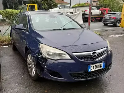 Käytetty Opel Astra 125 HP (91 kW) 2011 Sininen Farmari